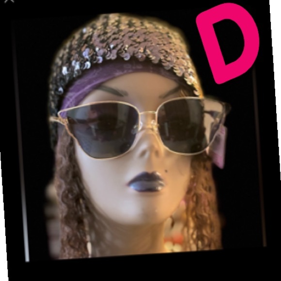 Betsy Johnson Cat Eye Sunglasses. SELECT PIC A B or D - Picture 5 of 12